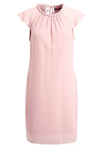 Robe rose pâle avec un col rond, tissu froncé, manches courtes en forme de capes et un détail de lien au dos. Fabriquée en matière légère et lisse.