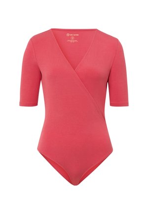 Body de canalé en color coral con escote en V y mangas cortas. Presenta un diseño ajustado y parte inferior sin costuras para una silueta suave.