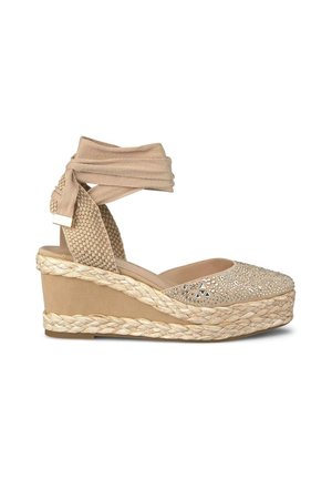 Czółenka sznurowane