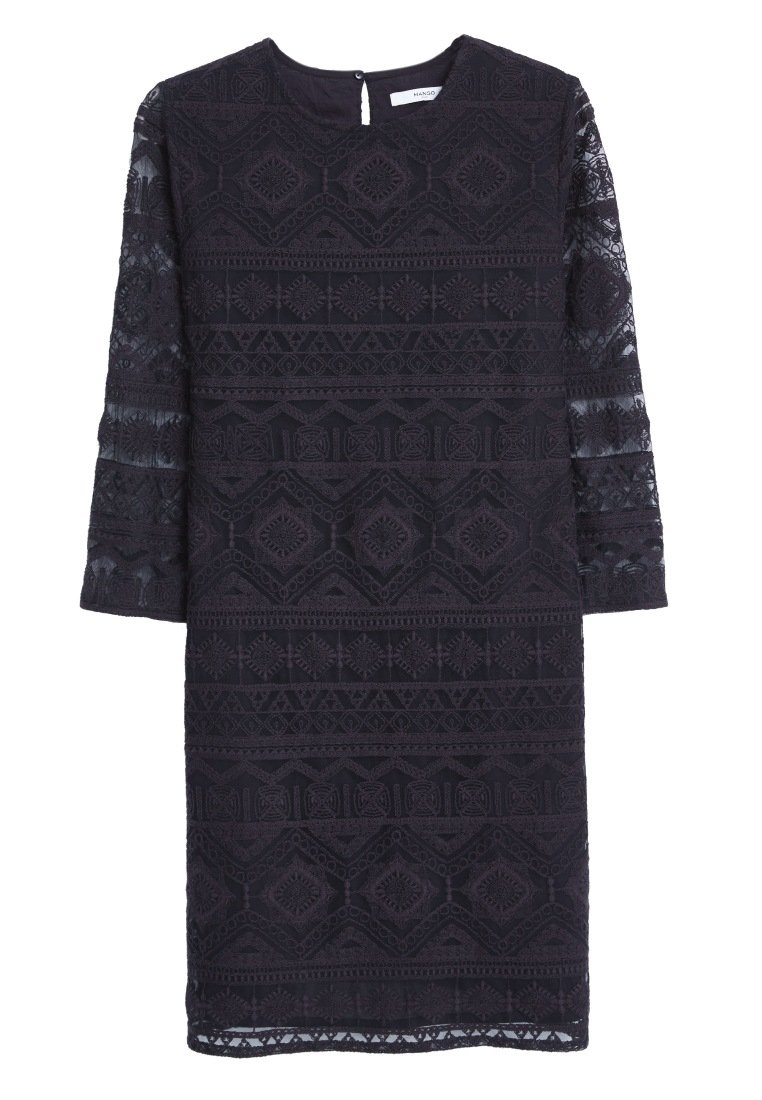 Abito in pizzo nero con maniche a tre quarti, caratterizzato da intricati motivi geometrici, colletto rotondo e una piccola apertura sul retro.