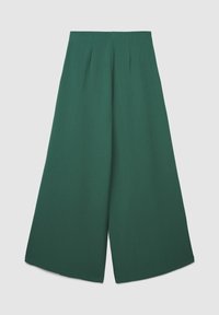 Pantaloni verde a gamba larga con alta vita, in tessuto testurizzato e con due pieghe frontali per un tocco di dettaglio in più.