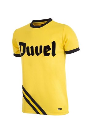 Geel T-shirt met korte mouwen en zwarte afwerking, zwarte "Duvel" tekst op de borst, en twee diagonale zwarte strepen nabij de linkeronderzijde.
