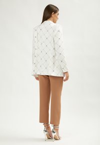 INFLUENCER CARROT  - Pantalon classique - camel