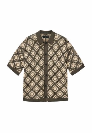 Kortærmet skjorte med knapper, brun krave og manchetter, med beige og brunt diamant- og geometrisk mønster over hele.