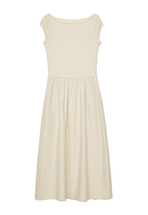 Crème kleurige jurk tot de knie, gemaakt van zacht materiaal, met een getailleerde corsage, brede halslijn en een gathered rok voor volume.