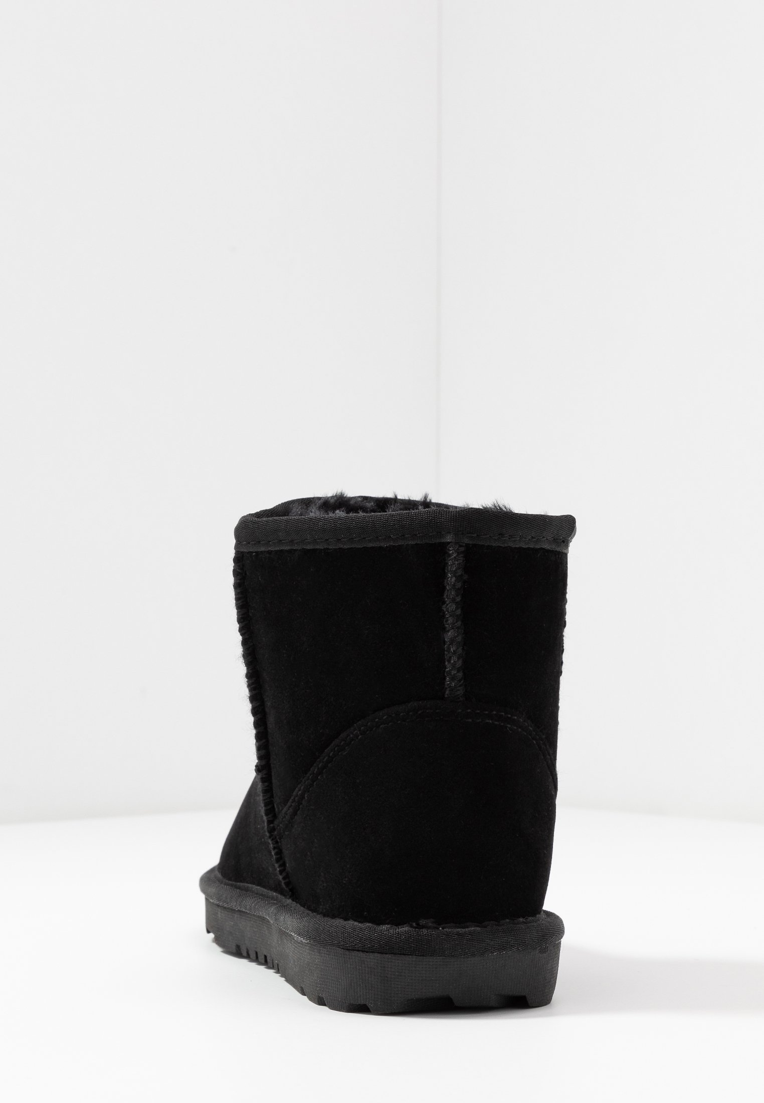 nly by nelly uggs