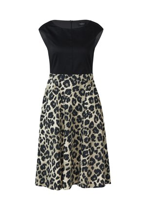 Robe noire à corsage ajusté avec une jupe évasée en imprimé léopard beige et noir. Dispose d'un col montant et d'une fermeture éclair dissimulée dans le dos.