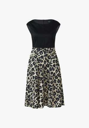 Robe noire à corsage ajusté avec une jupe évasée en imprimé léopard beige et noir. Dispose d'un col montant et d'une fermeture éclair dissimulée dans le dos.