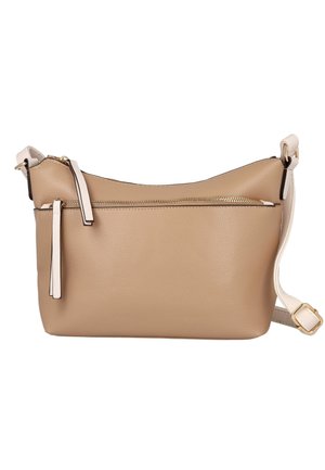 Bolso bandolera de cuero beige con bolsillo delantero con cremallera, herrajes en tono dorado y correa cremosa ajustable con hebilla.