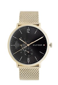 Montre avec un bracelet en maille dorée et un cadran noir, dotée d'un sous-cadran, de repères horaires numériques et d'aiguilles dorées fines. Logo affiché de manière proéminente.
