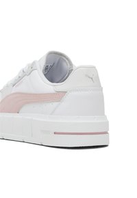 Puma CALI COURT - Sporta apavi - whitefuture pink