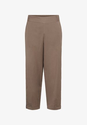 Braune, hochtaillierte, verkürzte Hose mit elastischem Bund und Knopfdetails nahe dem Saum vor weißem Hintergrund.