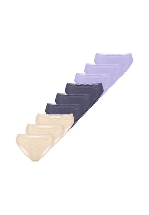Neuf culottes bikini pour femmes en trois couleurs : beige, gris foncé et violet clair, disposées en motif superposé diagonal.