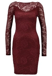 Burgunderfarbenes Spitzenkleid mit langen durchsichtigen Ärmeln und Blumenmustern. Figurbetonte Form, runder Ausschnitt und knielanger Saum. Texturierte Stoffdetails.