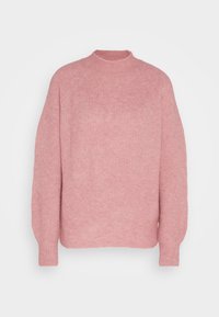 Pull en maille rose pâle doux avec un col rond haut, des manches longues raglan et des poignets et un bord-côte à la base.