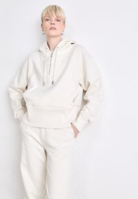 Thumbnail Image 5