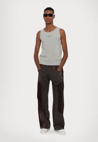 Han Kjøbenhavn SLIM TANK UNISEX - Μπλούζα - steel grey
