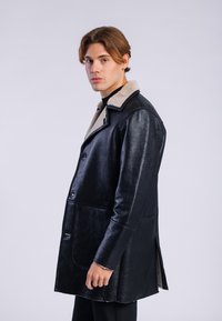 Freaky Nation SILENT POWER-FN - Chaqueta de cuero - black
