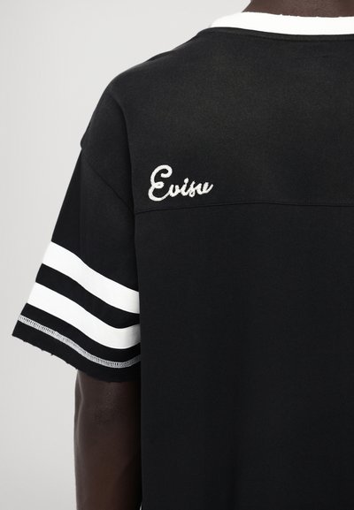 Evisu FRONT AND BACK PANELING AND CONTRAST STITCH - Triko s potiskem - black