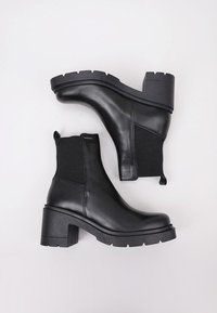 Sandra Fontán Botines con plataforma - black