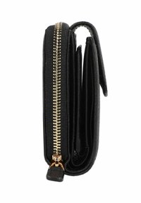 Billetera de cuero negro con cierre dorado, diseño vertical, múltiples compartimentos para tarjetas y superficie texturizada. Bordes ligeramente curvados y detalle en el tirador del cierre.
