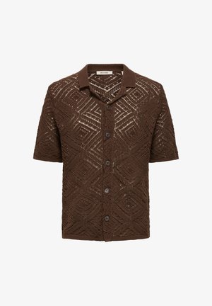 Rjav kratkoslečen z gumbi kardigan s strukturiranim pletenim dizajnom v obliki diamanta in ovratnikom.