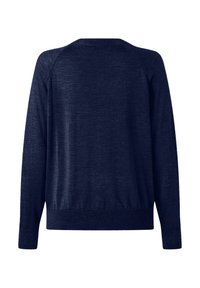 Mörkblå långärmad stickad tröja med ribbad mudd, nederkant och rund halsringning, visad från baksidan mot en vit bakgrund.