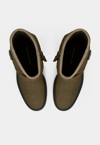 Copenhagen Shoes LETS IMAGINE - Kovboju/motociklistu tipa puszābaki - army green