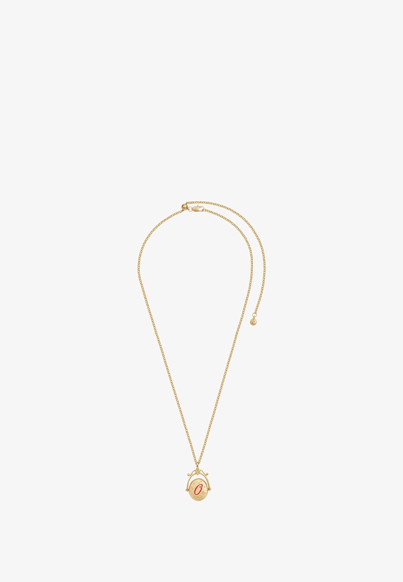 Zlatna ogrlica s okruglim privjeskom s crvenim akcentom i dekorativnom opremom. Dizajn ima delikatnu teksturu i podesivu duljinu.