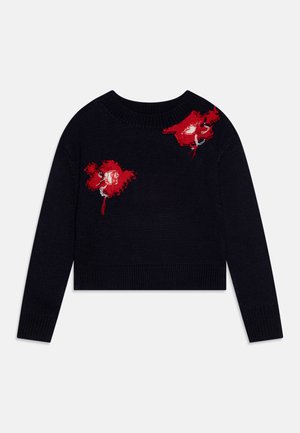 Svart cropped genser med lange ermer, med rød blomstermønster brodert på forsiden. Strikket tekstur med rund hals og ribbestrikket kant.