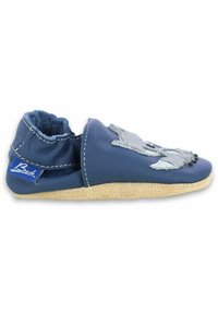 Blauwe leren schoen met een zachte suede zool, voorzien van lichtgrijze accenten en gedetailleerde stiksels. Instapontwerp met een ronde neus.