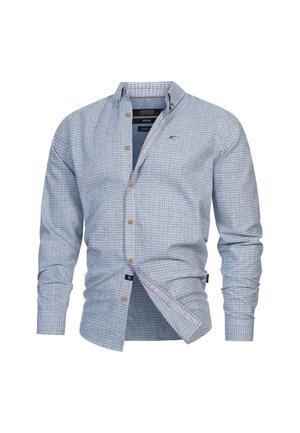 Camisa a cuadros azul claro hecha de lino, con cuello abotonado, botones marrones y un pequeño logo en el lado izquierdo del pecho.