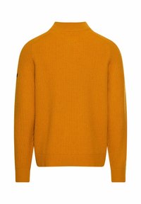 Rippensweater in senfgelb, mit hohem Kragen, langen Ärmeln und tailliertem Saum. Das Material wirkt weich und hat eine strukturierte Oberfläche.