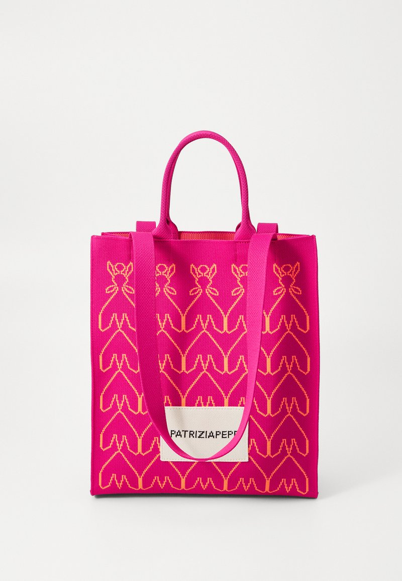 Rozā somiņa ar austu dizainu ar zelta motīviem, izturīga auduma, divām augšējām rokturiem un balto etiķeti ar melnu tekstu.