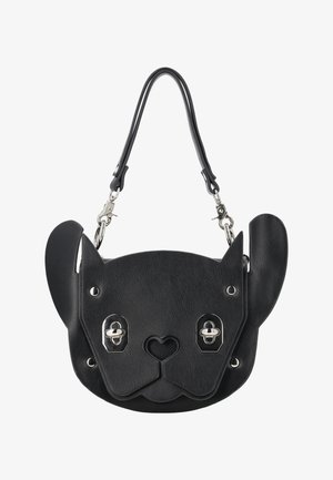 Czarna skórzana torebka w kształcie psiej twarzy z nosem w kształcie serca, oczami z srebrnym zapięciem oraz dużymi uszami wystającymi z boków.