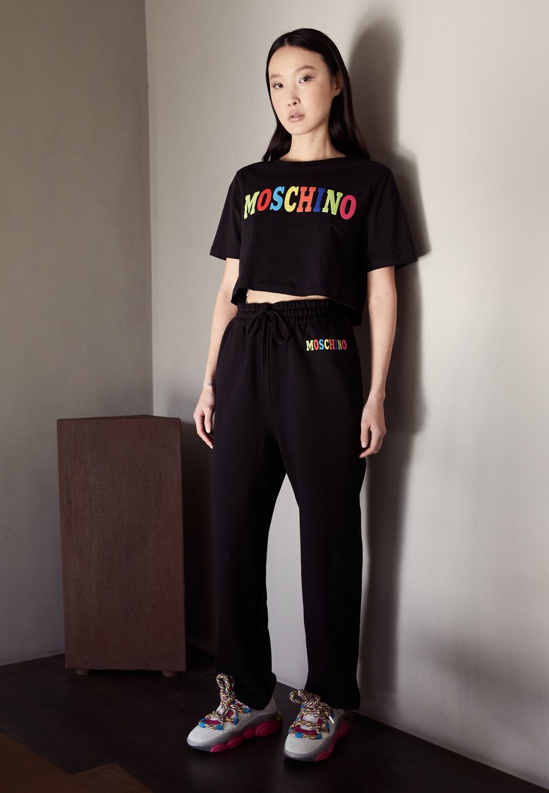 Damen Bekleidung | MOSCHINO LOGO Jogginghose black/schwarz - WN14527 Damen Bekleidung | MOSCHINO LOGO Jogginghose black/schwarz - WN14527