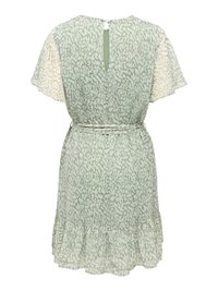 Robe courte vert clair avec motif abstrait, manches courtes volantées, ceinture à la taille, fermeture au dos avec bouton et ouverture en forme de goutte, ourlet à volants.