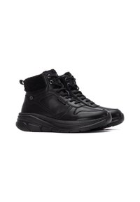 Botas de tobillo de cuero negro con un suave cuello de piel, diseño de cordones, lengüeta acolchada y suela de goma texturizada para mayor tracción.