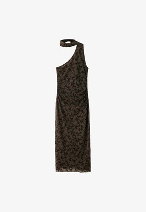 Robe longue marron foncé à motif floral, avec une bretelle unique et une boucle supplémentaire autour du cou.