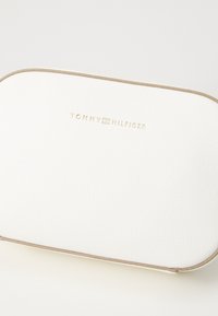 Thumbnail Image 5