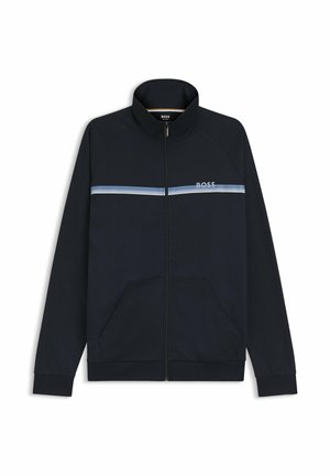 Veste zippée bleu marine avec deux poches avant, bande horizontale bleu clair contrastante et poignets côtelés. Présente le logo BOSS sur la poitrine.