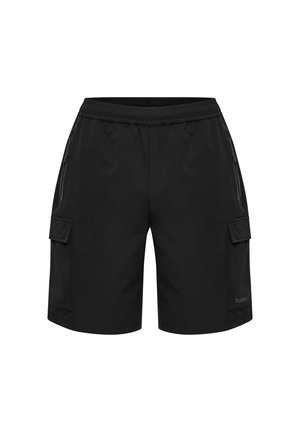 Schwarze knielange Shorts mit elastischem Bund, seitlichen Reißverschlusstaschen und Klappentaschen an jedem Bein, vor weißem Hintergrund dargestellt.