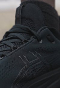 ASICS NIMBUS 25 - Chaussures de running sur route - black