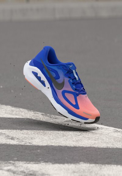 Nike Performance STRUCTURE PLUS