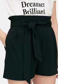 Stradivarius Short - black