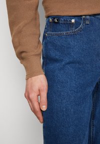Calvin Klein Jeans 90S STRAIGHT - Ravne kavbojke - denim dark