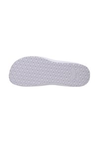 Suela de zapato blanca de goma con un patrón de banda de rodadura ondulada, que presenta formas ovaladas en relieve para mayor agarre y comodidad. Marcada con el logo "Joya".