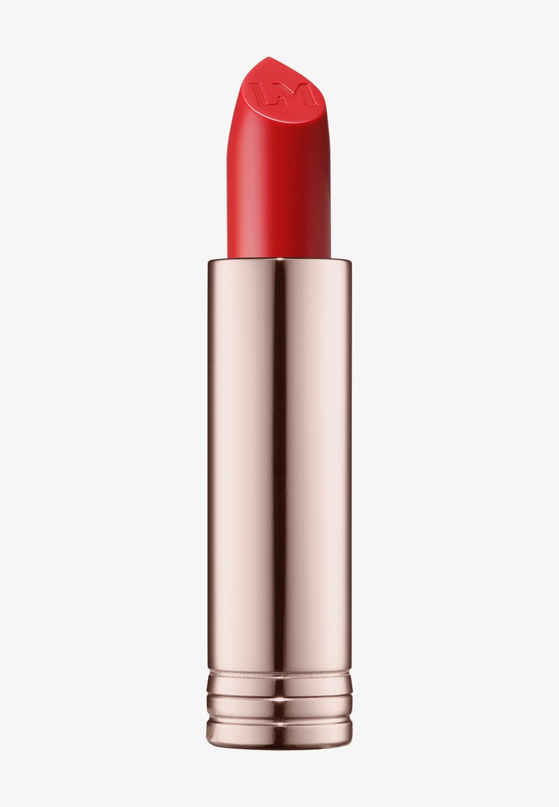 Rød leppestift i en rose gulltube, med en spiss tupp som har et preget logo. Jevn tekstur, klar finish og sylinderformet.