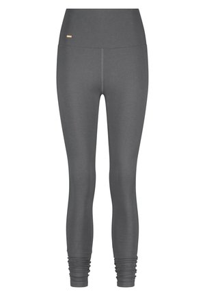 Graue Leggings mit einem hohen Bund, nahtlosem Design und gerafftem Knöchel-Detail. Beinhaltet ein kleines goldenes Akzent-Logo am Bund.