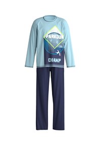 Helles blaues Langarmshirt mit „PARKOUR“ und „CHAMP“ Grafiken; kombiniert mit marineblauen Hosen. Glatter Stoff, lockere Passform, keine sichtbaren Verschlüsse.